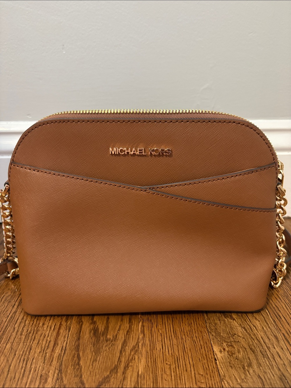 Michael Kors Jet Set Travel Medium Dome Crossbody Bag